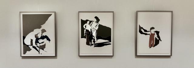 drie kleine schilderijen van een moeder met een kind