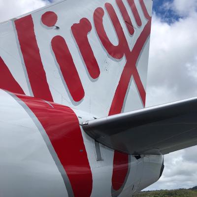 staart van het Virgin Air vliegtuig