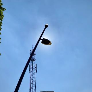 lantaarnpaal blokkeert de zon