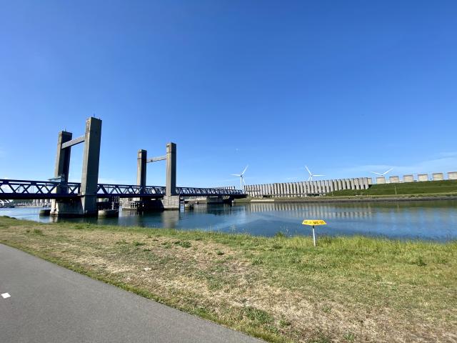 brug over een rivier