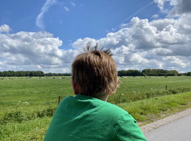 jongen op de fiets
