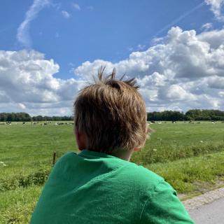 jongen op de fiets