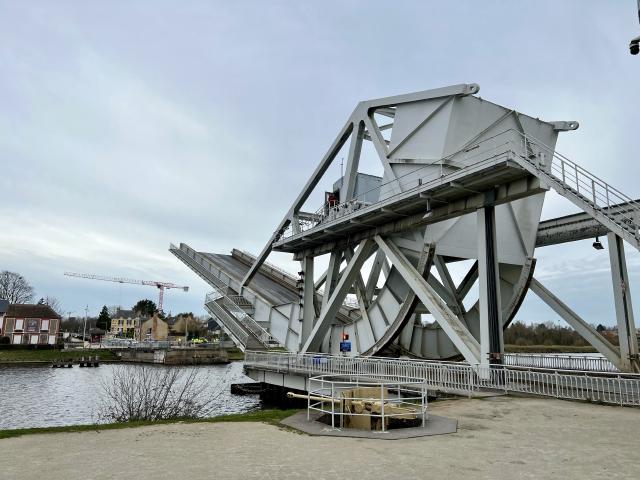 een stalen brug
