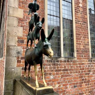 beeld van de bremer stadsmuzikanten