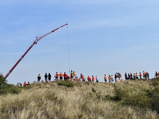 toeschouwers in het duin